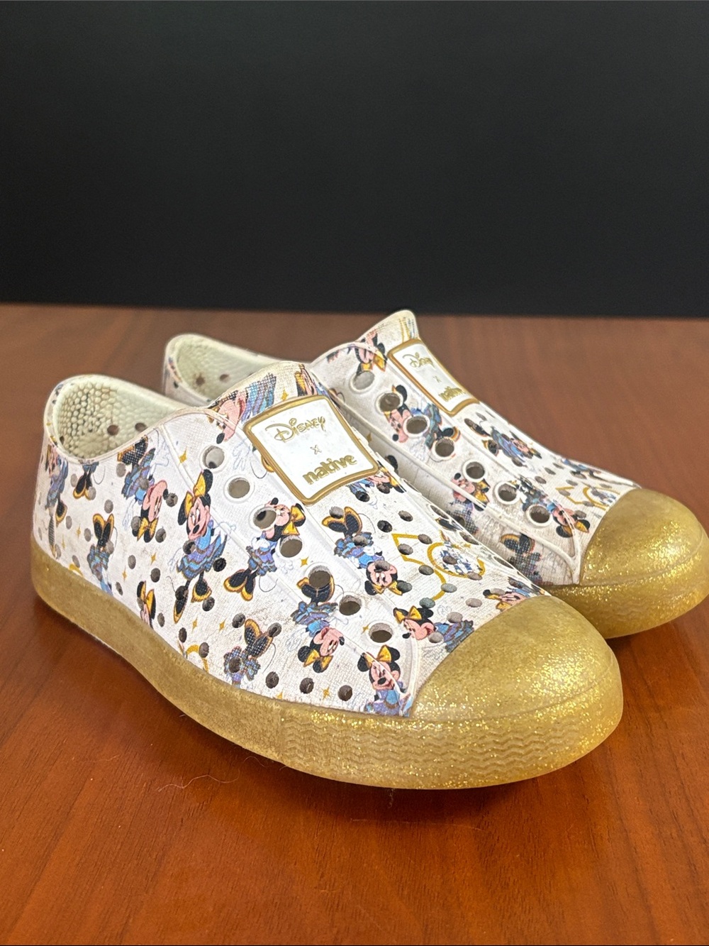 Native Jefferson x Disney 50th Anniversary Minnie Mouse Print Kids Shoes, size 9
